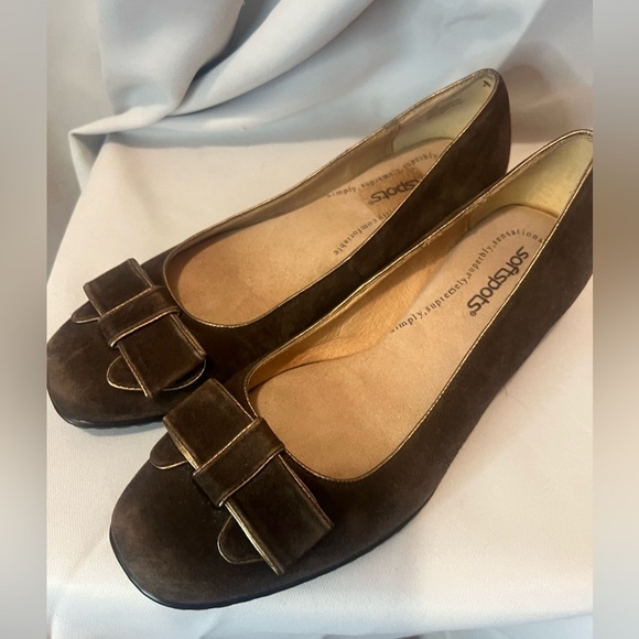 Softspots Brown Casual Loafers with Decorative Bow - Picture 1 of 10